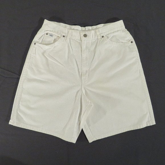 chic Pants - Vintage CHIC Women's 18 AVG (Actual 32" x 9") High Waist Denim Mom Jean Shorts